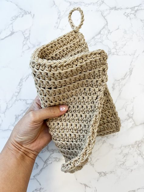 Beginner Crochet Potholder Pattern, Easy Crochet Potholders For Beginners, Crochet Patterns Pot Holders Free, How To Crochet A Pot Holder, Free Crochet Pattern Potholders, Simple Crochet Potholders, Crochet Pattern Potholder, Large Hot Pad Tutorial, Easy Pot Holders Crochet