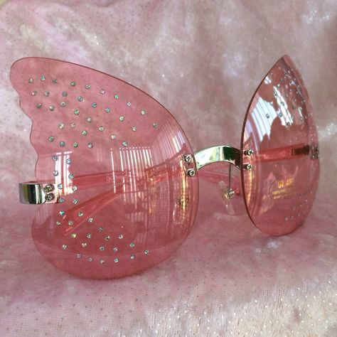 Kawaii Butterfly, Y2k Glasses, Pink Inspiration, Fashion Eye Glasses, Stylish Glasses, Butterfly Sunglasses, Look At You, Pretty Jewellery, Glasses Fashion