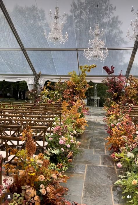 Fall Wedding Aisles, Ceremony Isle Ideas Outdoor, Pasta Wedding, Autumnal Flowers, Nigerian Recipes, Autumn Weddings, Floral Installations, Aisle Flowers, Unique Wedding Flowers