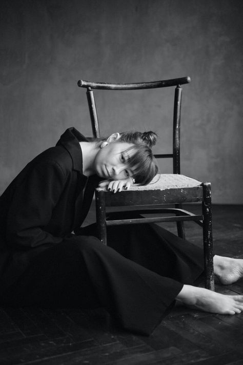 Barefoot Woman in Black Leaning Head on Chair · Free Stock Photo Poses Sitting Down On A Chair, Sitting In Chair Pose, Floor Poses, Chair Poses, Bored Women, Black And White Chair, Evil Person, Chair Pose, Collage Portrait