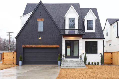 Black Craftsman House Ideas | Hunker Black Craftsman House, Craftsman House Exterior, Florida Farmhouse, Painted Brick Exteriors, Black And White House, Craftsman Exterior, Modern Farmhouse Exterior, Casa Exterior, Black House Exterior