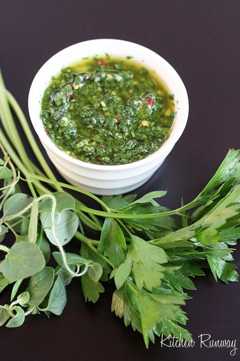 Chimichurri Sauce Chermoula Recipe, Chicken Sauces, Steak With Chimichurri Sauce, Fish Marinade, Spreads Recipes, Marinade Sauce, Ribs On Grill, Chimichurri Sauce, Green Sauce