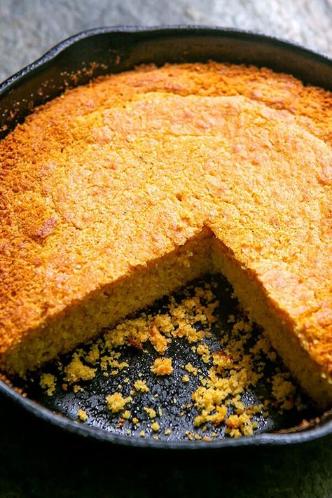 This classic, savory Southern cornbread is just begging for a bowl of chili or a plate of ribs. Made with all cornmeal, straight buttermilk, and no added sugar (like it should be!) in a cast iron skillet, this cornbread is an easy dinner side dish. #cornbread #southernrecipe #sidedishrecipe #simplyrecipes Easy Dinner Side Dishes, Old Fashioned Cornbread, Southern Style Cornbread, Classic Savory, Different Types Of Bread, Southern Cornbread, Sweet Cornbread, Dinner Side, Cornbread Recipe