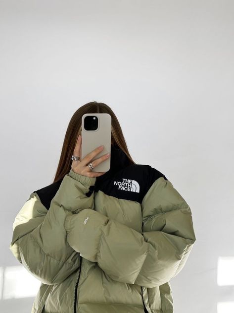 The North Face Jackets Green, The North Face Womens Jacket, Campera North Face, Olive Green Puffer Jacket Outfit, Green North Face Puffer, The Nord Face, Green North Face Jacket, Doudoune The North Face, Green North Face