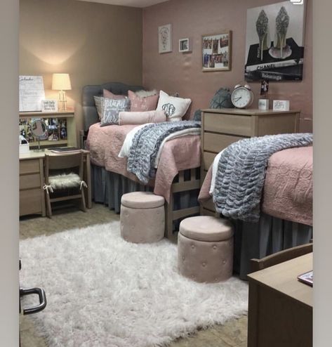 Shared Dorm Room, Chic Dorm Room, Chic Dorm, Dorm Room Colors, Dorm Room Organization Diy, Dorm Hacks, Dorm Room Bedding, Dorm Room Hacks, Dorm Diy