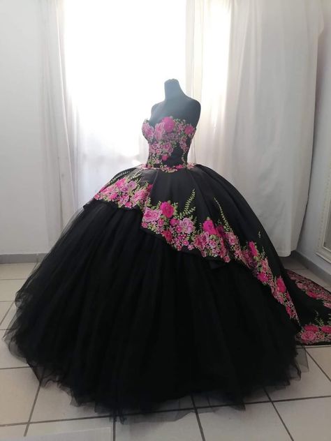 Black Quince Dresses With Flowers, Black And Pink Quinceanera Dress, Tinkerbell Sweet 16, Garden Quince, Purple Quinceanera Theme, Quince Planning, Purple Quinceanera, Charro Quince, Ariel Wedding