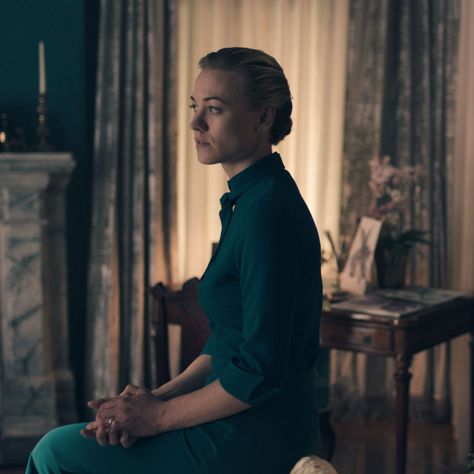 I Feel Bad For Serena Joy In The Handmaid's Tale #refinery29 Serena Joy, The Handmaid's Tale Book, Handmaids Tale Costume, A Handmaids Tale, Phyllis Schlafly, Dystopian Films, Fertile Woman, Handmaids Tale, Joseph Fiennes