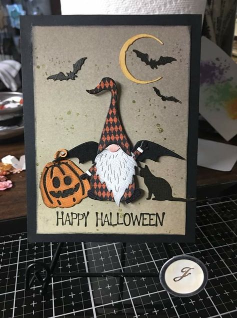 Gnome Halloween Cards, Halloween Homemade Cards, Halloween Atc Cards Ideas, Halloween Cards Diy, Fall Cards Handmade, Halloween Paper Crafts, Carte Halloween, Halloween Greeting Card, Halloween Cards Handmade