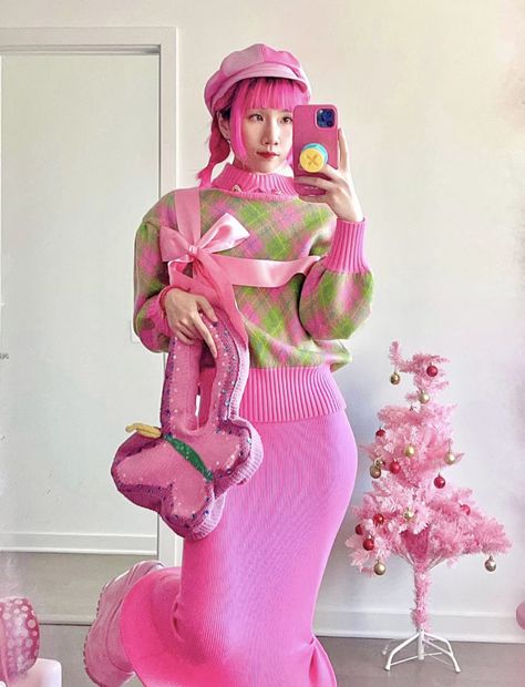 Hot Pink Turtleneck Outfit, Pink And Green Outfit Aesthetic, Sailor Moon Inspired Outfits, Pink Turtleneck Outfit, Coquette Closet, Pink And Green Outfit, Modeling Clothes, Odd Fashion, Turtleneck Under