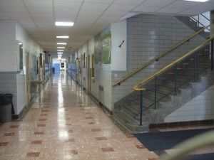 School Hallway, Classroom Decor High School, School Entrance, School Hallways, American High School, Classroom Decor Themes, Dreamcore Weirdcore, High School Classes, Empty Room