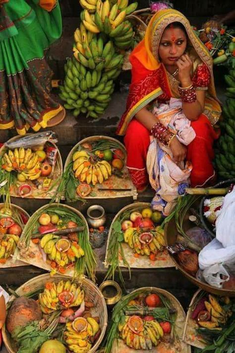 Chhath Puja Photo, Happy Chhath Puja, Amazing India, Into The West, Festivals Of India, Robert Doisneau, Rural India, India Culture, India Photography