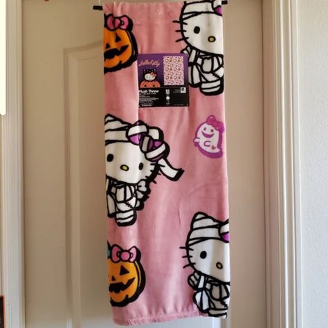 Bnwt Hello Kitty Viral Plush Throw. Super Cute And Rare To Find. Room Decor Hello Kitty, Sanrio Holiday, Planing Ideas, Hello Kitty Blanket, Hello Kitty Gifts, Holiday Blankets, Plush Throw Blanket, Hello Kitty Accessories, Halloween Blanket