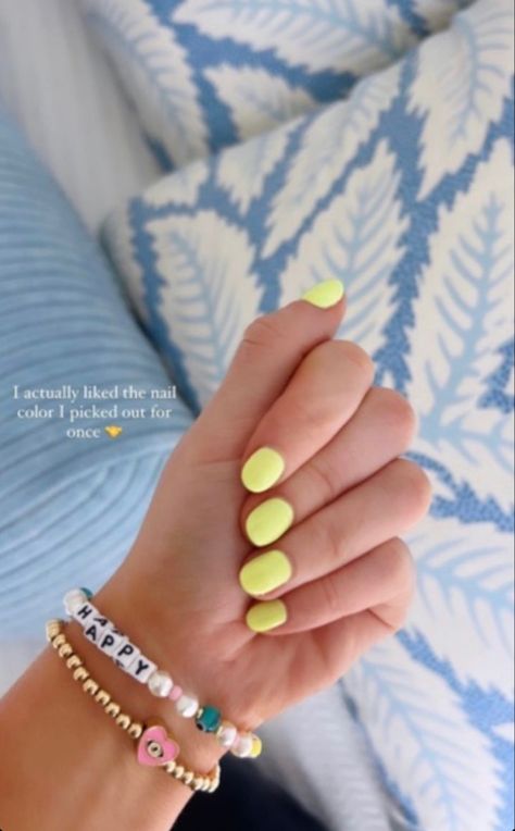 Mail Colors 2023 Summer, Super Short Summer Nails, Yellow Nails Gel, Sns Nails Colors Summer, Nails Short Yellow, Baby Yellow Nails, Yellow Nails Short, Short Yellow Nails, Yellow Nails Summer