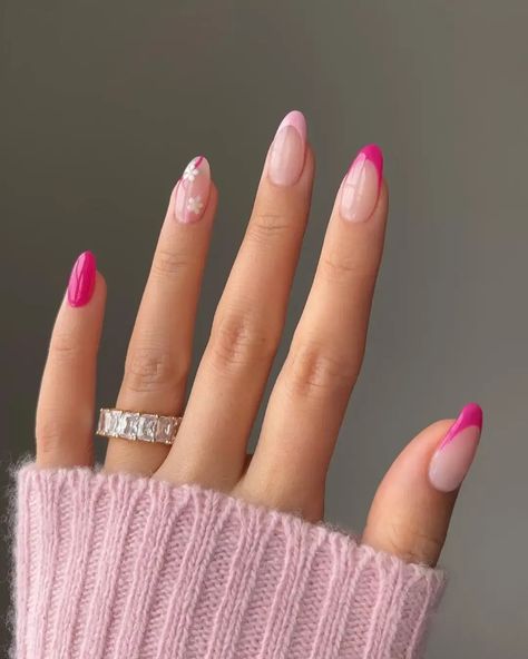 Are you looking for cute pink French tip nails to put a modern twist on a classic French manicure? If so, keep reading to discover unique and colorful ideas for your next nail set! Pink Monochrome Nails, Nail Inspo Round, Pink White Nails, Pink Monochrome, Dark Pink Nails, Pink Chrome Nails, Cute Pink Nails, Short Almond Nails, Manicure Colors