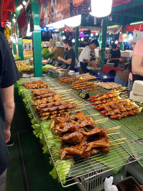 Selection of meat and vegetables on sticks. Bangkok Thailand Street Food, Bangkok Thailand Food, Thailand Aesthetic Food, Thailand Food Street, Bangkok Night Market, Thailand Bangkok Aesthetic, Street Market Aesthetic, Night Market Aesthetic, Thailand Night Market