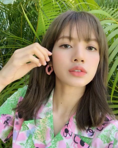 Blackpink In Hawaii, Icons Lisa, Lisa Green, Kore Ulzzang, Devon Aoki, Hair Streaks, Doutzen Kroes, Rosé Jisoo, Lisa Manoban