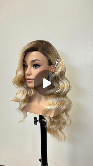 Hollywood Style Curls, Bridal Waves Middle Part, Side Part Waves Long Hair, Vintage Waves Hair Long, How To Do Hollywood Waves, Hair Down Prom Styles, Hollywood Glam Curls, Glamour Curls, Hollywood Glam Waves