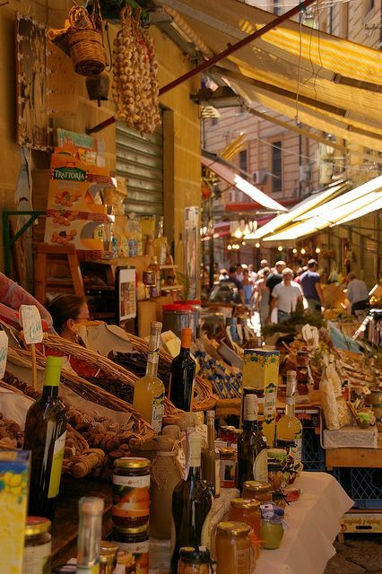 Street Market Aesthetic, Sicilia Aesthetic, Sicily Aesthetic, Italy Market, Italy Palermo, Sicilia Italy, Palermo Italy, Lots Of Food, Palermo Sicily