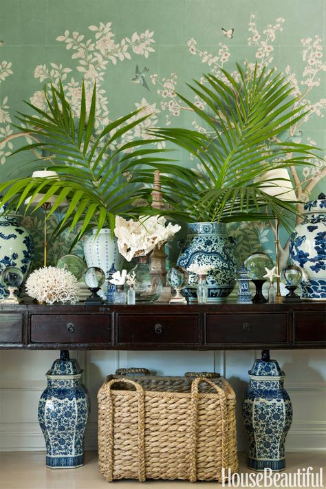 Mark D Sikes House - Mark D Sikes West Hollywood House - House Beautiful Vase Inspiration, Mark Sikes, Translucent Porcelain, British Colonial Decor, British Colonial Style, Blue White Decor, Colonial Decor, Chinoiserie Chic, Design Seeds