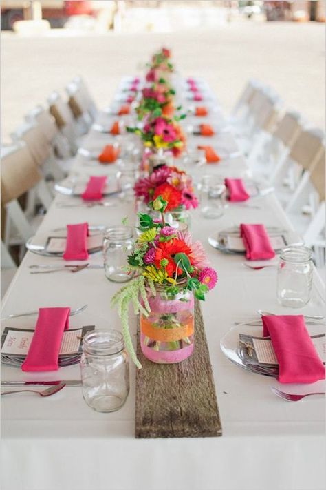 Orange Wedding Decorations, Fest Temaer, Rustic Wedding Decorations, Deco Champetre, Outdoor Dinner Parties, Tafel Decor, Mason Jar Vases, Outdoor Dinner, Pretty Tables