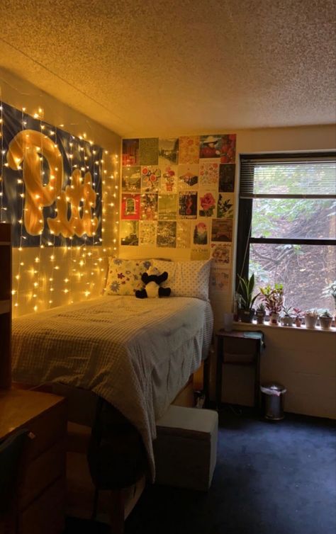 Pitt Dorm Room, Dorm Color Palette, Pitt College, Fsu Dorm, Collage Dorm Room, Uni Bedroom, Collage Dorm, Dorm Themes, College Dorm Room Inspiration