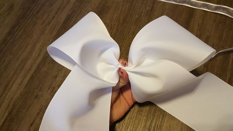 Quick and Easy DIY No Sew (Cheer) Bow ~ Silhouette School Fabric Bow Tutorial, Cheer Bows Diy, Easy Hair Bows, Sew Halloween Costume, Bow Silhouette, Cheer Hair Bows, Inkscape Tutorials, Cheerleading Bows, Diy Baby Headbands