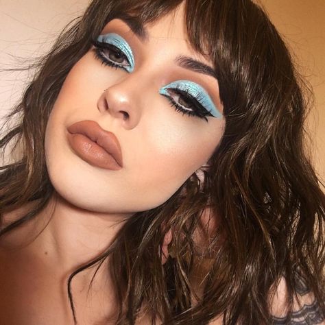 See this Instagram photo by @maddiecarina • 3,851 likes Blue Cut Crease, Maquillage Yeux Cut Crease, 60s Makeup, Festival Make Up, Cut Crease Eyeshadow, 70s Makeup, Eye Makeup Looks, Eye Makeup Tips, Cruelty Free Makeup