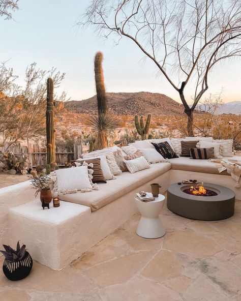 Southwestern Backyard, Southwestern Style Home, Covered Patio Ideas, Diy Patio Ideas, Southwest Modern, Spanish Home Decor, Garden Rock Border, Spanish Modern, Patio Pavers