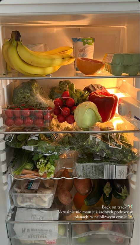 Food In Fridge, Dream Fridge, Healthy Fridge, Healthy Menu, Healthy Groceries, Healthy Food Motivation, Healthy Lifestyle Food, Healthy Foodie, Cooking Ingredients