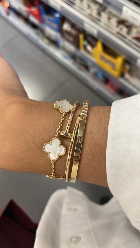 Van Cleef Bracelet Stack, Van Cleef Stack, White Van Cleef, Van Cleef Aesthetic, Van Cleef And Arpels Bracelet, Cleef And Arpels Jewelry, Women Bracelets Gold, Bracelets Gold Simple For Women, Van Cleef And Arpels Jewelry