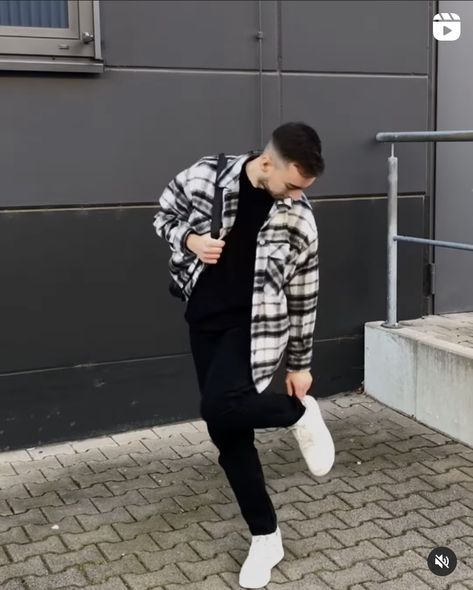 Outfit Sobrecamisa Hombre, Black And White Flannel Outfit Men, Flannel Fits, Black Men Fashion Urban, Mens Business Casual Outfits, Trendy Boy Outfits, Pants Outfit Men, Aesthetic Outfits Men, Flannel Outfits