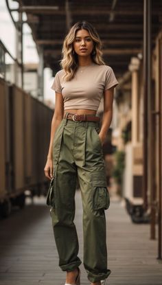 Nanny Outfits, Accessory Closet, Nanny Outfit, Safari Outfit, Paperbag Hose, Safari Outfits, Cargo Outfit, Cargo Pants Outfit Women, Cargo Pants Outfit