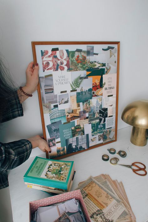 #ad Colaboración con @CanonEMEA ✨ Un vision board es una forma bonita y visual de reflejar todos tus objetivos y metas. Imprime imágenes y frases, colócalas en un panel, decora, ponlo a la vista y te motivará a conseguirlo. ¿Te animas a hacer tu vision board de 2023? #MadeWithPIXMA Vision Board Diy, Vision Board Photos, Visual Board, Mood Board Fashion, Mood Board, Canon, Vision Board