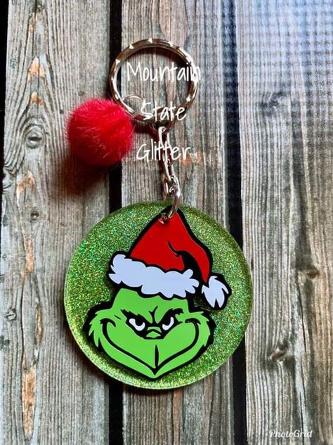 Christmas Acrylic Keychain Ideas, Christmas Acrylic Keychain, Diy Christmas Keychains, Christmas Keychains Diy, Holiday Keychains, Grinch Keychain, Christmas Key Chains, Acrylic Keychain Ideas, Resin Keychain Ideas