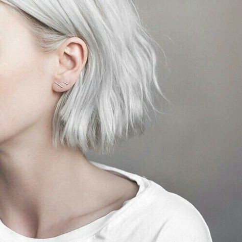 Granny Hair, Short White Hair, Silver Hair Color, Hair Aesthetic, Super Hair, Trendy Hair Color, Platinum Blonde Hair, Blonde Color, Platinum Blonde