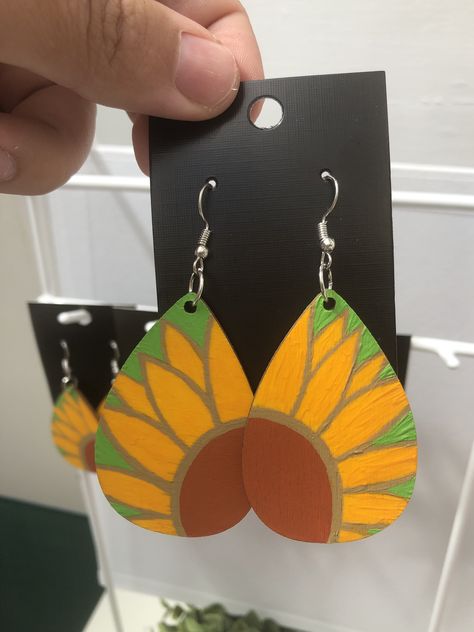 Hand Painted Earrings Wood, Beaded Eye, Wood Jewelry Diy, Plant Earrings, Earrings Funky, Hand Painted Earrings, Sunflower Earrings, Painted Earrings, Funky Earrings