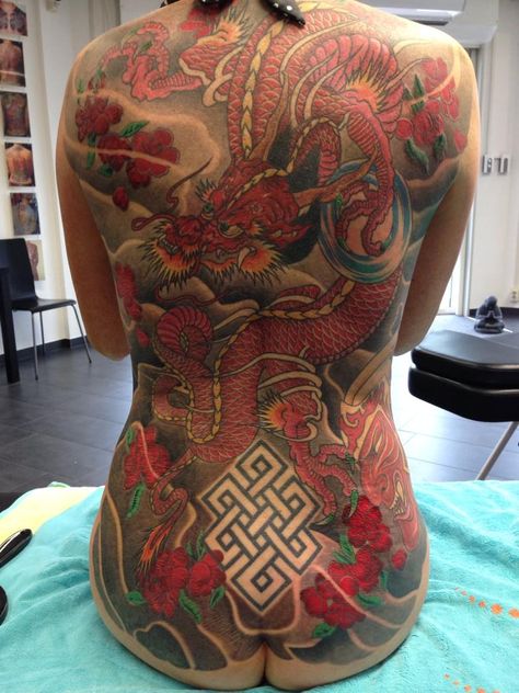 Japanese tattoo Traditional Japanese Back Tattoo, Armpit Tattoo, Japanese Back Tattoo, Japanese Tattoos, Life Styles, Full Body Tattoo, Tattoo Women, Back Tattoo Women, Japanese Tattoo