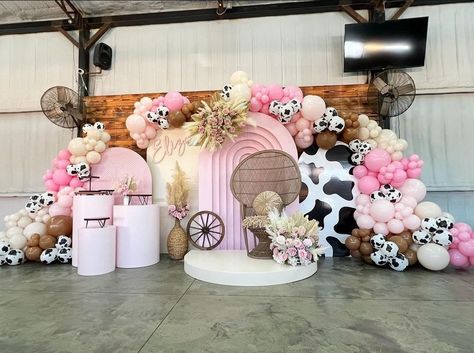 Cowgirl Baby Shower Theme, Cowgirl Birthday Party Decorations, Pink Farm Party, Rodeo Birthday Parties, Cow Birthday Parties, Cowgirl Baby Showers, Rodeo Birthday, Cowgirl Birthday Party, Cow Birthday