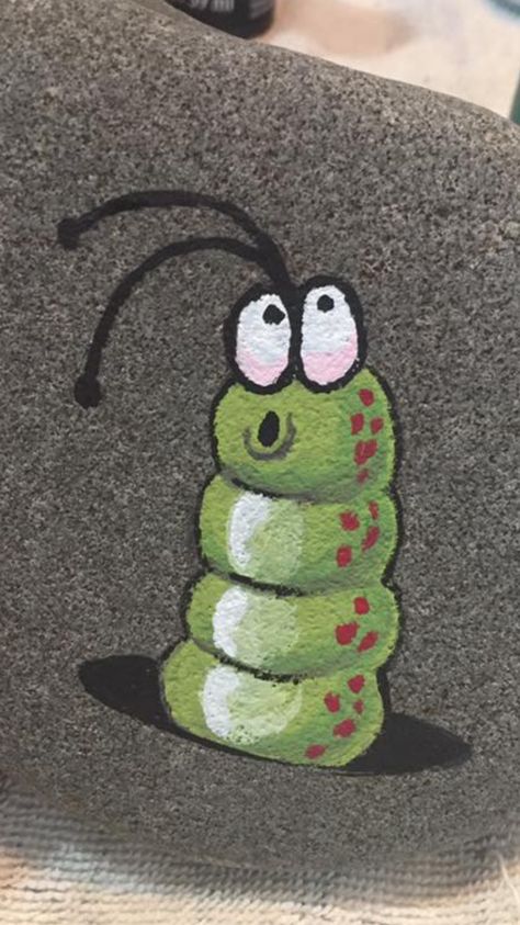 Worm coming out of a hole painted rock Painting Ideas Canvas, Painted Rock Animals, Mouth Drawing, Painted Rocks Craft, Painted Rocks Diy, Rock Painting Patterns, Painting Ideas On Canvas, Art Canvas Painting, Contemporary Abstract Painting