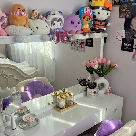 Sundays ⛅️🌷💫 • • • shelf setup | cozy room | shelf inspiration | BTS bookshelf | aesthetic vanity | hello kitty vanity | Tags ♡ ⋆｡˚ #desksetup #BTS #mots7 #vanity #hellokitty #pink #purple #kuromi #pochaco #chopper #vanity Kuromi Desk, Hello Kitty Vanity, Vanity Hello Kitty, Aesthetic Vanity, Purple Kuromi, Bookshelf Aesthetic, Shelf Inspiration, Room Shelf, Room Shelves