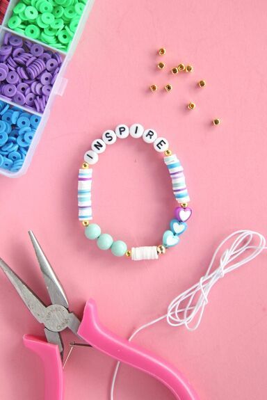 In this post, we’re sharing 6 ways to finish a bead bracelet, including stretchy bracelets, clasps, and adjustable bracelets! 6 Easy Ways to Finish a Bead BraceletMaking bracelets is one of our favorite crafts right now, and while we are not jewelry pros by any means, we have learned a few helpful skills!We’re gonna talk all about our favorite ways to finish bracelets below, but be sure to watch this video to see each step! Want to make your own jewelry? These bestseller pliers a… Tying Off Beaded Bracelet, How To Make Adjustable Bracelet, Make Clay Beads, Bead Bra, Rubber Bead, Bead Tips, How To Make Clay, Beaded Bracelets Tutorial, Bracelet Kits