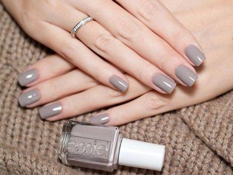 So simple and pretty light brown nails. Essie Master Plan, Neutral Nail Art Designs, Neutral Nail Art, Grey Nail, Grey Nail Polish, Milky Nails, Nagellack Trends, Nail Colors Winter, Gray Nails