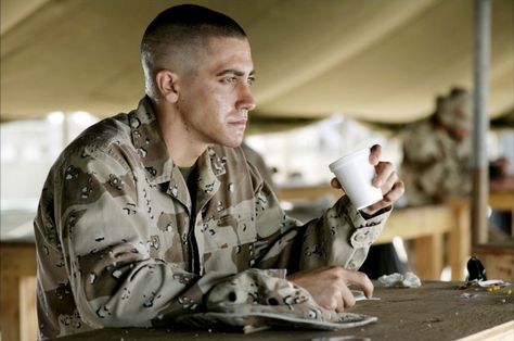 Jarhead from Jake Gyllenhaal: Movie Star Jarhead Haircut, Jake Gyllenhaal Movies, Induction Cut, Long Buzz Cut, Buzz Cut Styles, High And Tight Haircut, Low Skin Fade, Jake G, Military Haircut