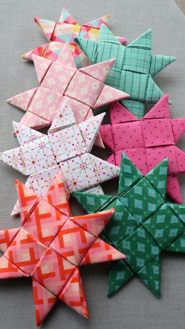 Scandanavian Star Ornaments, Simple Fabric Ornaments, Scandinavian Stars Tutorial, Scandinavian Paper Stars, Fabric Ornaments Diy, Scandinavian Star Ornament, Scandinavian Stars, Sew Star, Scandinavian Star