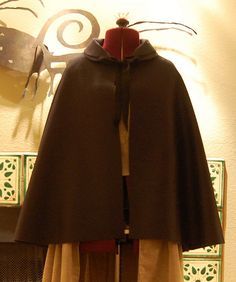 Short Cloak. Pattern link, construction, material source links. Cloak Tutorial, Dickens Costumes, Hooded Cape Pattern, Colonial Fashion, Medieval Attire, Short Cloak, Cloak Pattern, Velvet Cloak, Victorian Cape