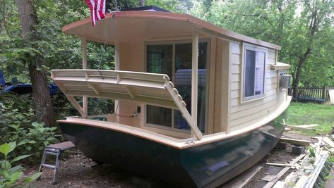 Houseboat Plans, Diy Pontoon, Trailerable Houseboats, Pontoon Houseboat, Shanty Boat, Wood Boat Building, Mini Cabin, Boat House Interior, Floating Homes