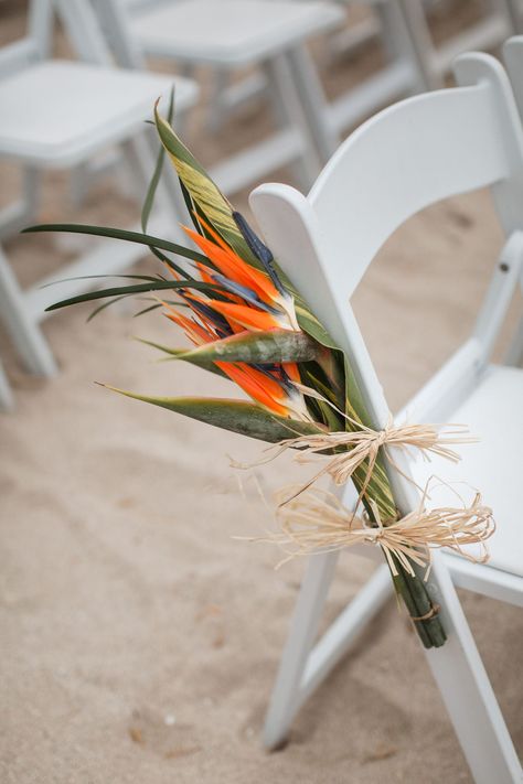 Simple Beach Ceremony Decor, Minimalist Tropical Wedding Decor, Bird Of Paradise Wedding Decor, Florida Themed Wedding, Beach Wedding Minimalist, Birds Of Paradise Wedding Bouquet, Caribbean Wedding Decor, Destination Wedding Decor Ideas, Tropical Minimalist Wedding