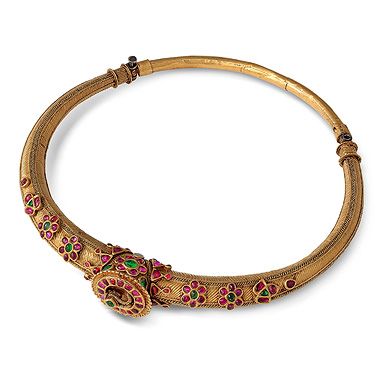 AN IMPORTANT PERIOD GEMSET 'HASLI' NECKLACE- Hansli Necklace Gold, Gold Hasli Designs, Hansli Necklace, Hasli Designs, Hasli Necklace Gold, Hasli Necklace, Mughal Jewelry, Temple Jewellery Earrings, Rajputi Jewellery