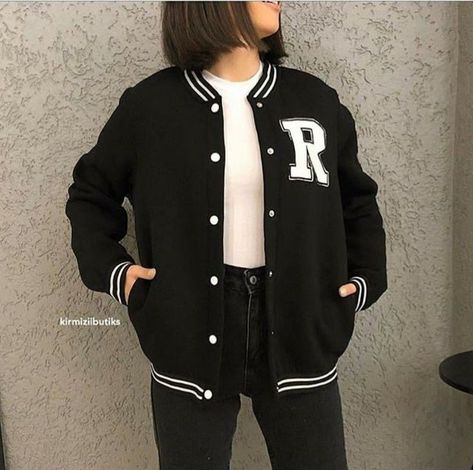 Varsity Outfit, Senior Jackets, Varsity Jacket Outfit, Stylish Hoodies, Trendy Outfits For Teens, Tomboy Style Outfits, Cute Comfy Outfits, Girls Fashion Clothes, Korean Outfits