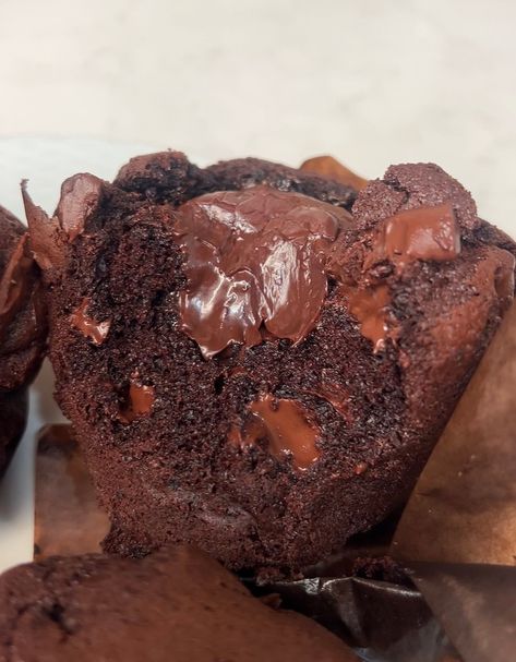 How a chocolate muffin became the star of Olympic Village, recipe to make at home Olympics Chocolate Muffins, Olympic Village Chocolate Muffins, Olympic Chocolate Muffin Recipe, Olympic Chocolate Muffin, Olympic Muffins, Muffin Dessert, Tin Recipes, Chocolate Muffin Recipe, Chocolate Muffin